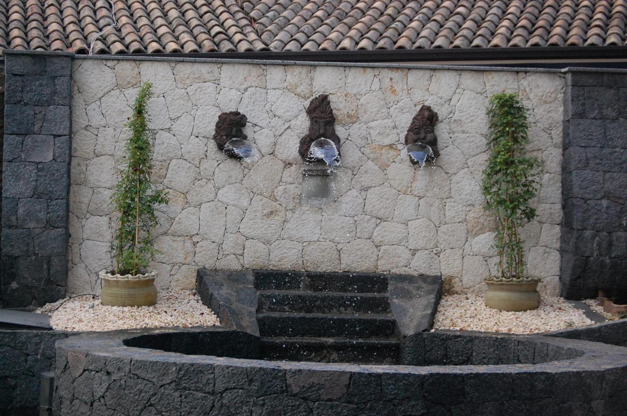 B&B Le Antiche Cisterne Tremestieri Etneo Exterior photo